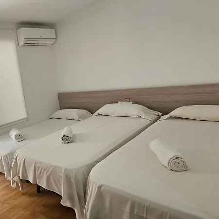 Montsant Konukevi Salou