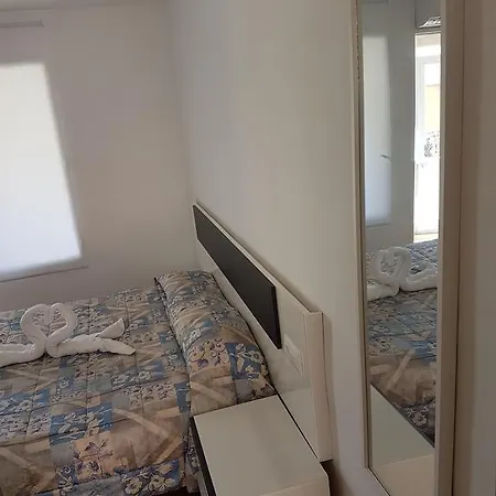 Montsant Konukevi Salou